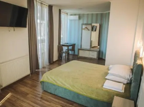 Alina Hotel & Hostel