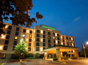 Courtyard by Marriott Louisville Airport