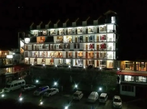 Hotel Rishi Palace
