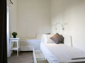 Follow the Sun Boutique Hostel - Pool, Breakfast & Sea Views