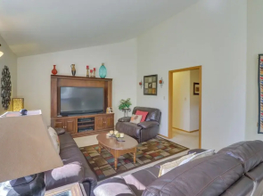 1 Mi to Flathead Lake: Bigfork Village Retreat