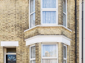 Welcoming 3BR Flat With Parking in Gillingham