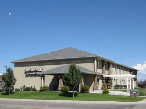 The Landmark Inn & Suites