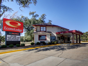 Twin Star Lodge