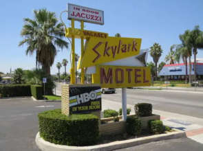 Skylark Motel