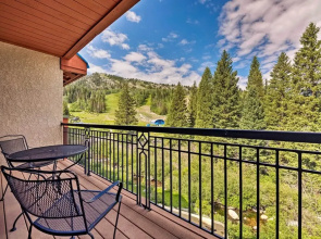 Ski-in/ski-out Solitude Condo w/ Rooftop Hot Tub!