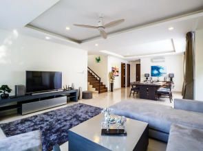 LP101 - Private rooftop pool villa in Laguna for 9 people, near restaurants and shops