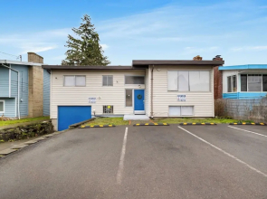 6 Mi to Downtown Seattle: Step-free Apt w/ Patio