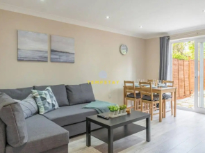 Cosy 2 Bed & Free Parking. Near Heathrow/Pinewood