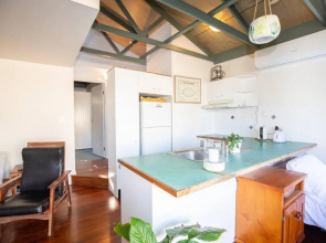 SHEOAKS - Funky 2 bed unit + 100m to beach + pool