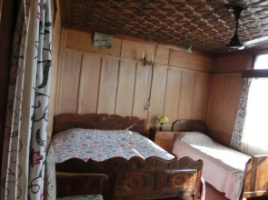 Rubany Palace Houseboat