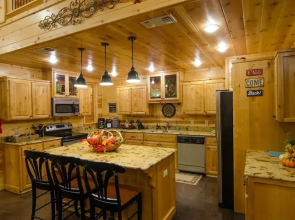 Shine on Harvest Moon With Private Grill and Hot Tub by Redawning