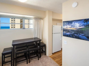 Ocean View from Lanais-2 Blocks to Waikiki Beach - Free Parking