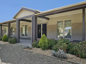 Collins Retreat - 4 Bedroom home with Pool