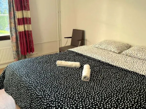 Room-cozy Double Bedroom in Espoo