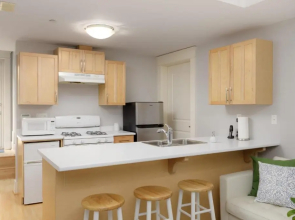 Conveniently located 1bdr suite Sleeps up to 5ppl