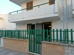Villetta "Poesia" a 50 m dal mare con giardino e parking
