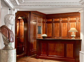 Le Dokhan’s Paris Arc de Triomphe, a Tribute Portfolio Hotel