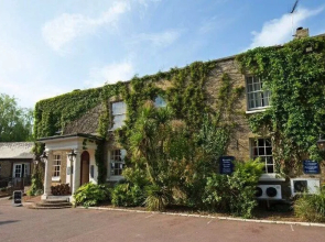 The Grove Ferry Inn