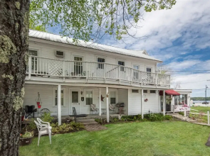 Bove Cottage 2-limit 6 2 Bedroom Cottage by RedAwning