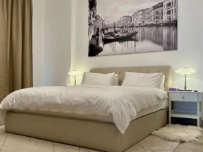 Canal view 3 bedroom holiday home with balcony