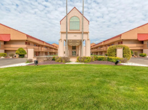 HomeTowne Studios by Red Roof Amarillo West