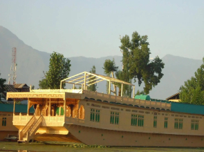 Marco Polo Houseboats