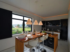 Nia Villa