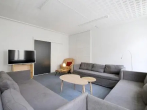 Kongensgade 32. 1 floor to the right