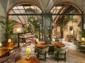 J And J Historic House Hotel