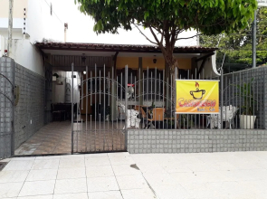 Candeeiro Hostel & Café