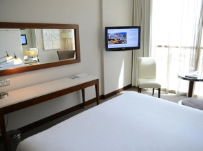 Отель Yas Plaza Circuit