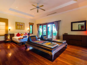 Lakewood Hills Villa by Lofty