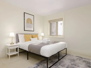 Cozy 2BR BSMT Suite Near Grouse Mt. and Edgemont.