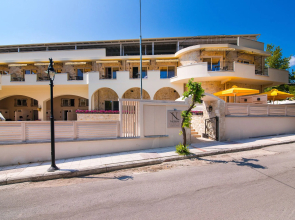 Neikos Luxury Suites