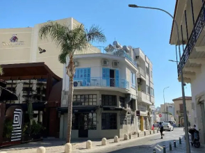 2 bedroom apt in Ermou 4 minute walk beach