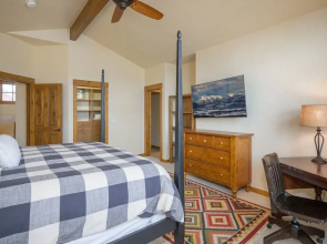 Lower Bear Trail 3 Bedroom Townhouse by RedAwning