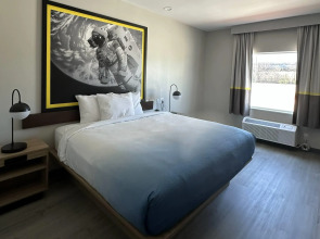 Super 8 by Wyndham Baytown