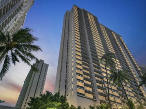 Light & Airy 8th Floor Ocean View Condo with Lanai and FREE Parking! by Koko Resort Vacation Rentals