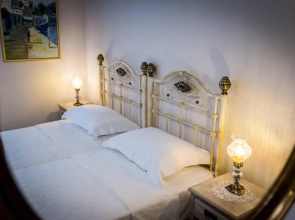 Neoclassical apartment with 2 bedrooms in Piraeus