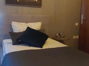 Modern Elegant Apt in Glyfada w Balcony