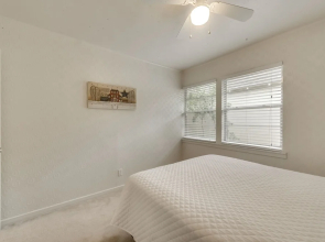 Longhorn Estate- 3 BD Arlington Home