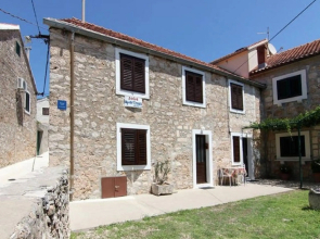 Mat - in a cosy stone house - SA1(2)
