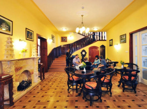 Fried Castle Hotel and Restaurant