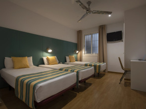 Yomo Hostal BCN Port