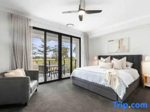 Northshore Luxe Pool House Glenelg North