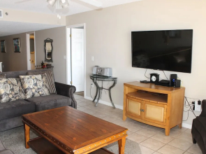 Las Brisas 105 Apartment