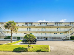 New Smyrna Beach Condo on Water: Rest, Swim & Play