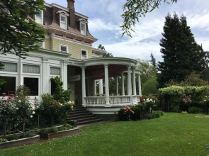 Churchill Manor B&B