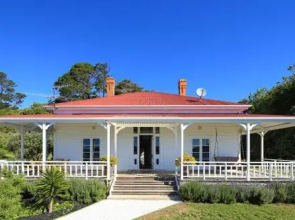 Oakura Bay Villa